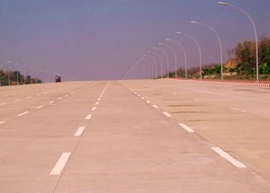 Five lane Freeway